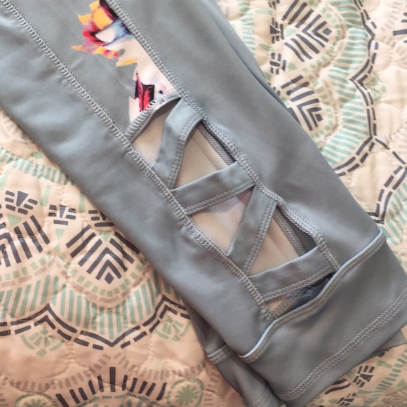 Alive Magnetics Capri leggings. Size small - Picture 4 of 4